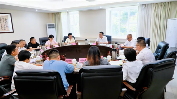 李卫东主持召开科技引领老鹰茶产业升级赋能乡村振兴工作推进会