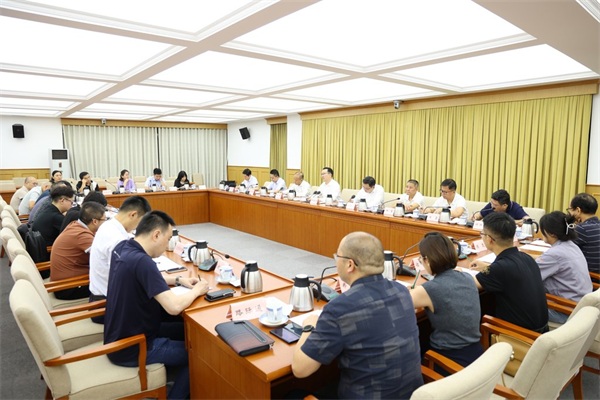 祁美文主持召开沙坪坝区外贸企业座谈会