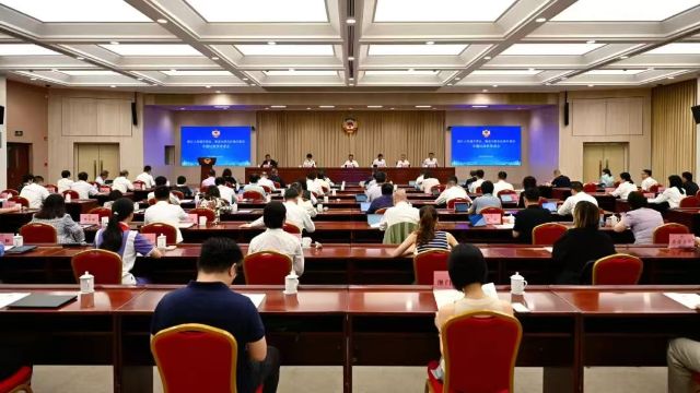 践行人民城市理念、推进全龄友好城区建设，区政协召开专题议政性常委会会议