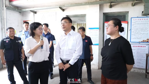 区委主要领导同志调研检查食品安全和企业安全生产等工作