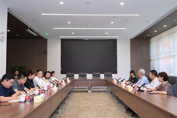 闵行区领导与英国豪迈集团举行会谈