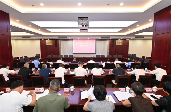 市委理论学习中心组举行专题学习会