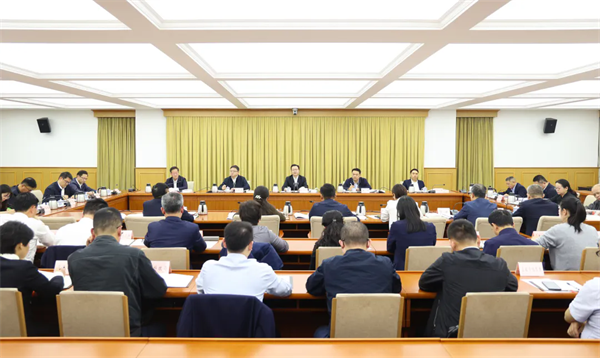 区委理论学习中心组（扩大）举行专题学习会