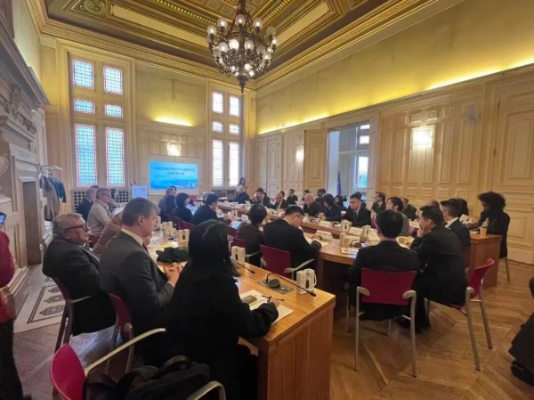 区长万隆带队赴瑞士、法国开展产业交流与招商引资活动