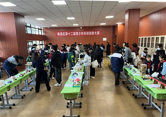 南谯区举办第十二届青少年科技创新大赛