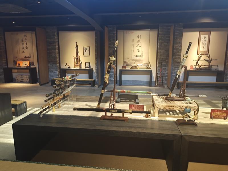 投促中国创始人吴永豪一行赴龙泉市龙泉宝剑厂参观学习