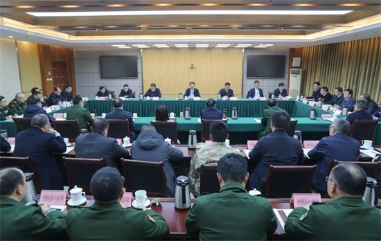 眉山市2025年度市领导&ldquo;军事日&rdquo;活动暨市委议军会议举行 黄河主持会议并讲话