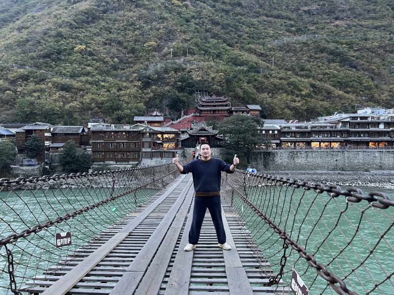 投促中国创始人吴永豪一行赴红色旅游胜地泸定桥参观学习