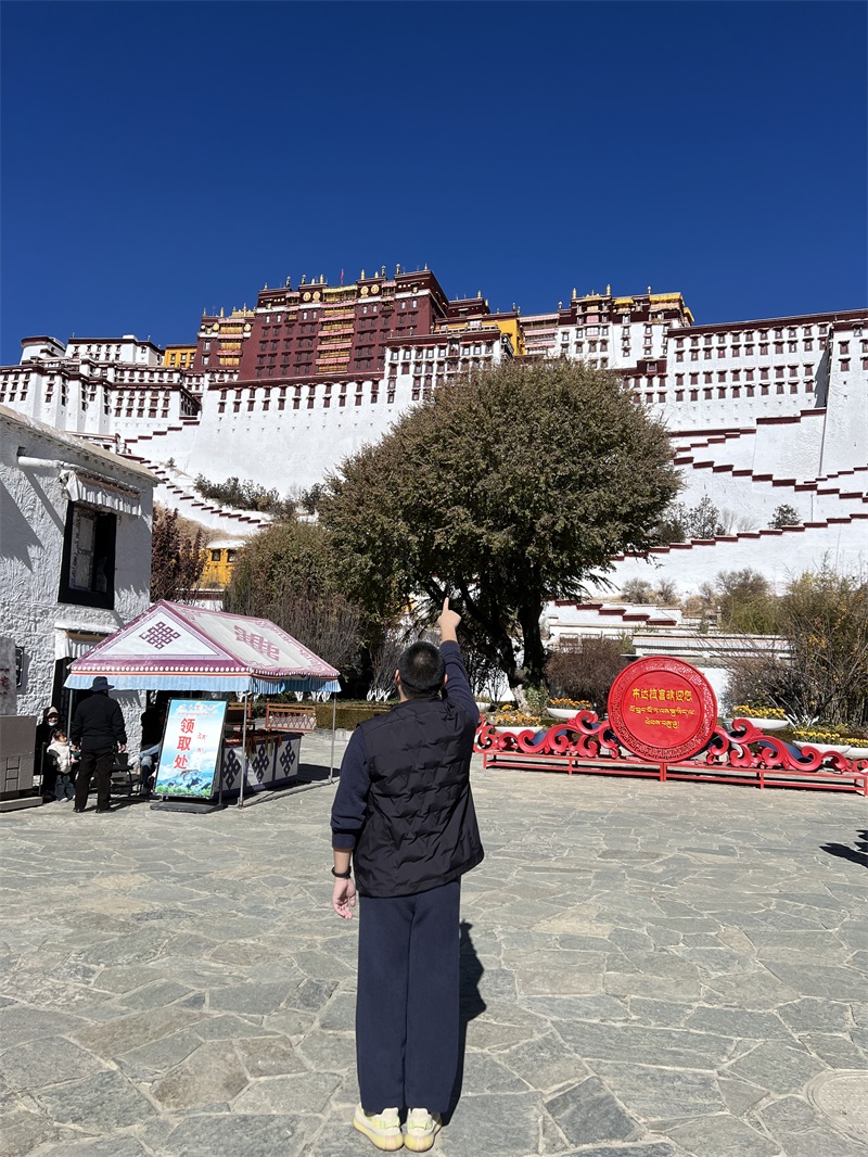 投促中国创始人吴永豪一行赴布达拉宫参观学习