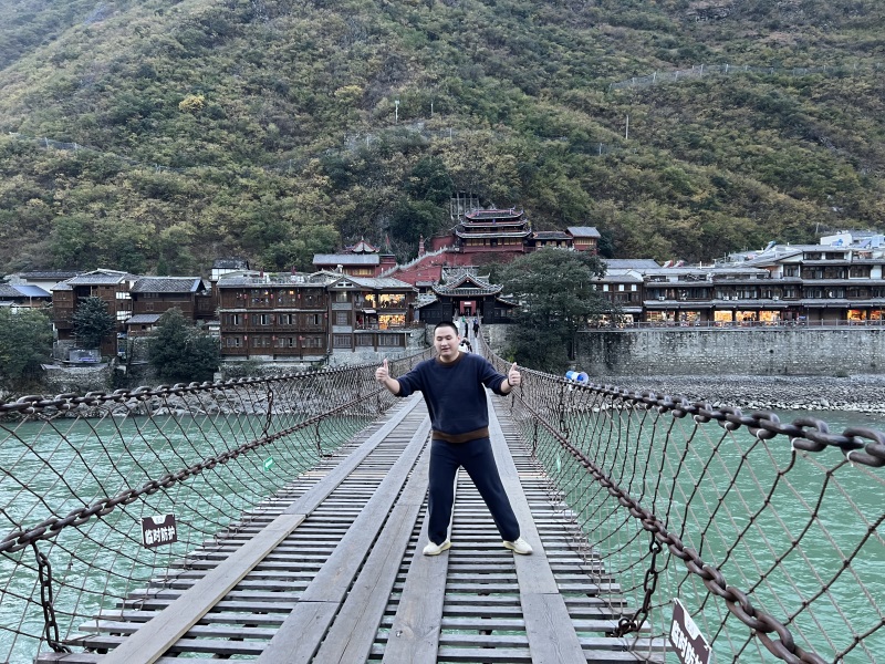 投促中国创始人吴永豪一行赴红色旅游胜地泸定桥参观学习