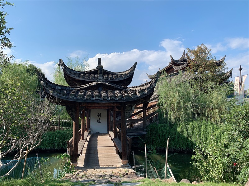 投促中国创始人吴永豪一行赴龙泉市龙泉宝剑厂参观学习