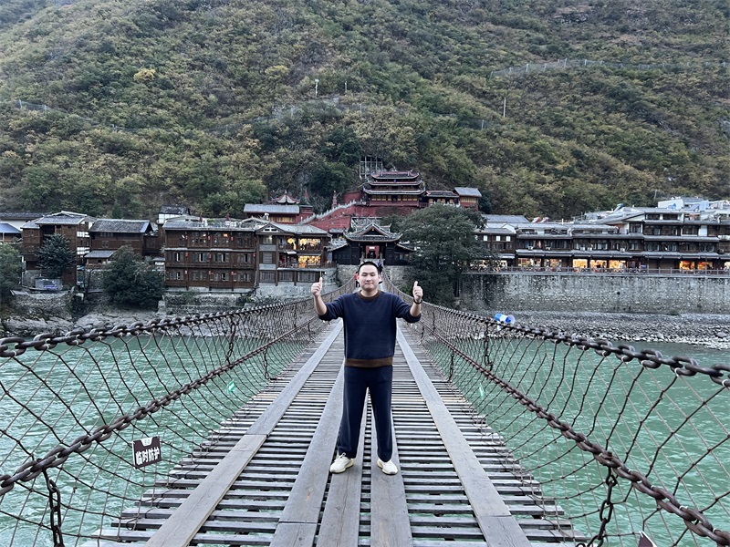 投促中国创始人吴永豪一行赴红色旅游胜地泸定桥参观学习