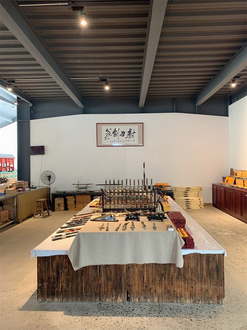 投促中国创始人吴永豪一行赴龙泉市龙泉宝剑厂参观学习