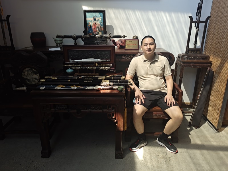 投促中国创始人吴永豪一行赴龙泉市龙泉宝剑厂参观学习