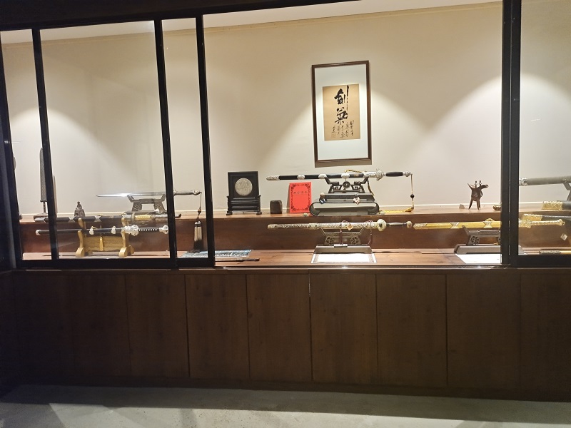 投促中国创始人吴永豪一行赴龙泉市龙泉宝剑厂参观学习