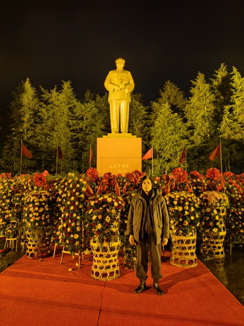 投促中国创始人吴永豪一行赴湖南省湘潭市韶山市韶山乡韶山村韶山旅游区核心景区中心毛泽东广场参观学习