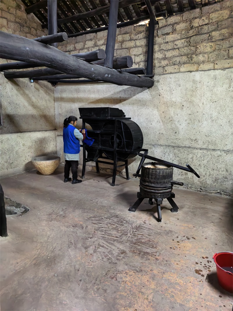 投促中国创始人吴永豪一行赴湖南省湘潭市韶山市韶山乡韶山村韶山旅游区第一批全国重点文物保护单位毛泽东同志故居参观学习