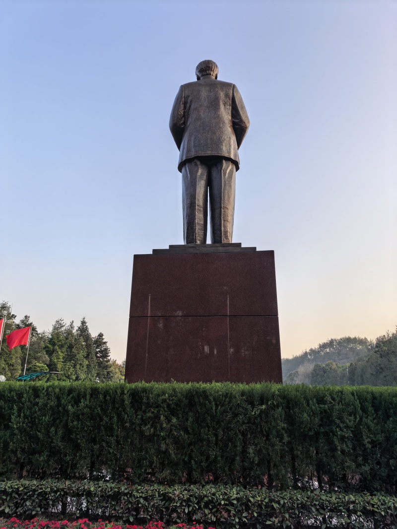 投促中国创始人吴永豪一行赴湖南省湘潭市韶山市韶山乡韶山村韶山旅游区核心景区中心毛泽东广场参观学习