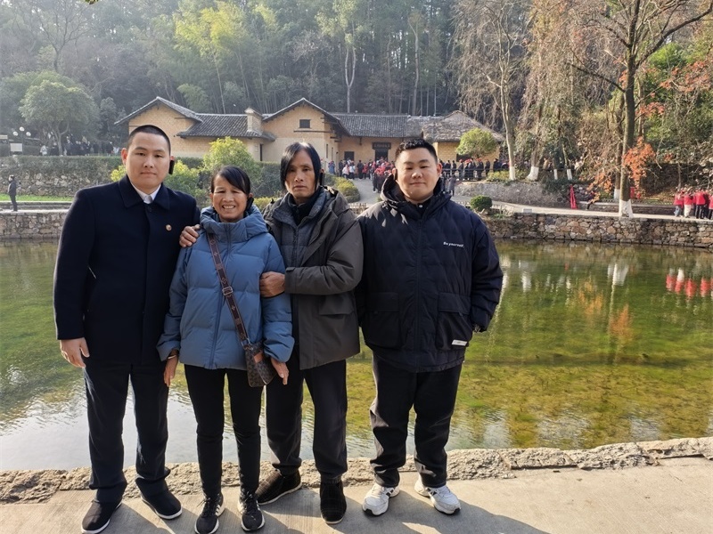 投促中国创始人吴永豪一行赴湖南省湘潭市韶山市韶山乡韶山村韶山旅游区第一批全国重点文物保护单位毛泽东同志故居参观学习