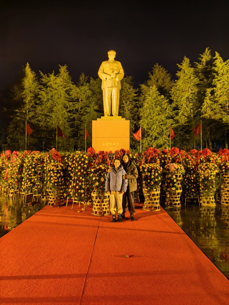 投促中国创始人吴永豪一行赴湖南省湘潭市韶山市韶山乡韶山村韶山旅游区核心景区中心毛泽东广场参观学习