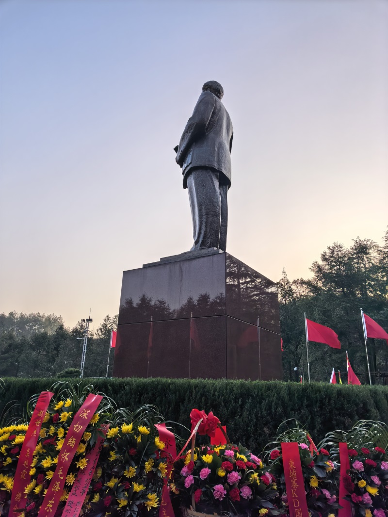 投促中国创始人吴永豪一行赴湖南省湘潭市韶山市韶山乡韶山村韶山旅游区核心景区中心毛泽东广场参观学习