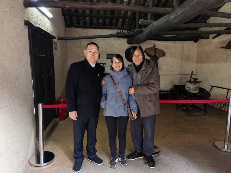 投促中国创始人吴永豪一行赴湖南省湘潭市韶山市韶山乡韶山村韶山旅游区第一批全国重点文物保护单位毛泽东同志故居参观学习