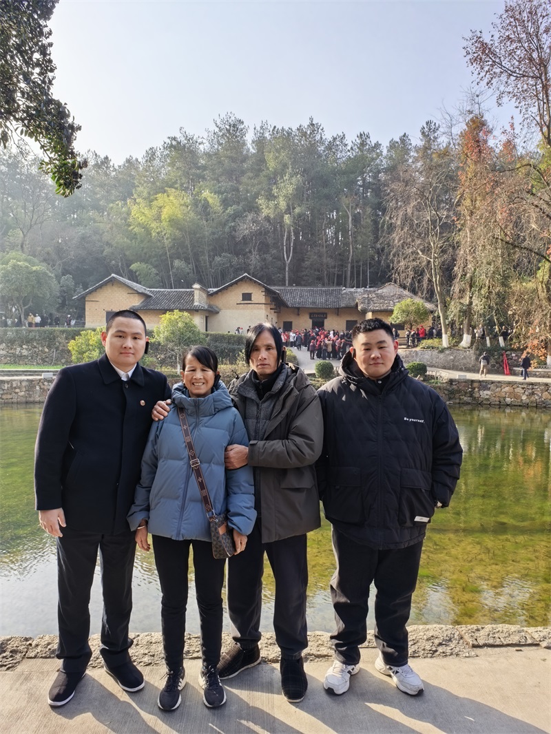 投促中国创始人吴永豪一行赴湖南省湘潭市韶山市韶山乡韶山村韶山旅游区第一批全国重点文物保护单位毛泽东同志故居参观学习