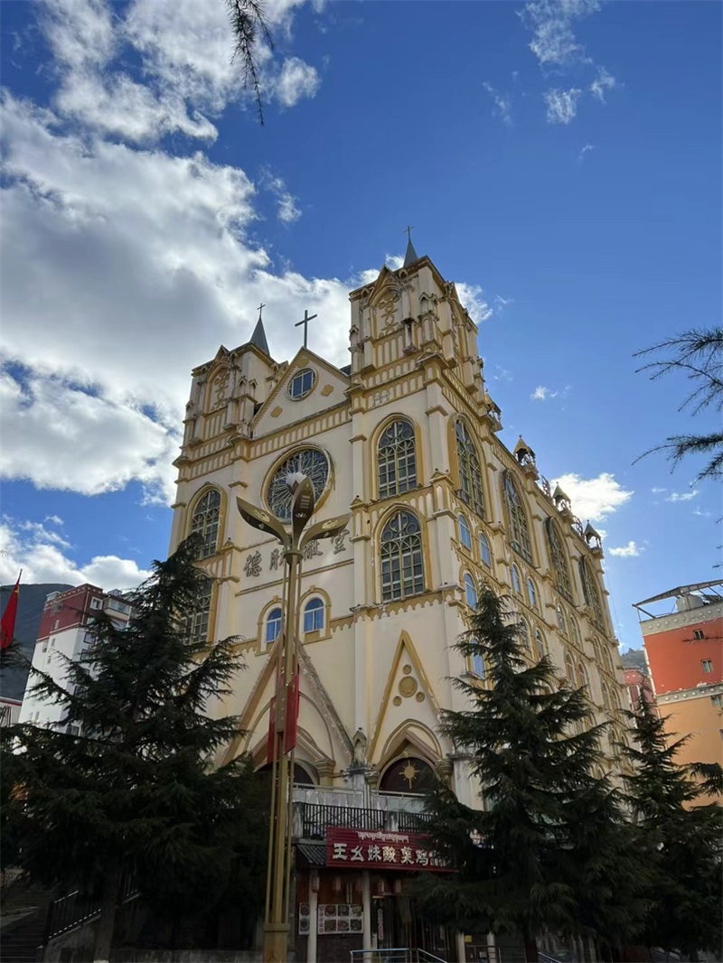 投促中国创始人吴永豪一行赴四川省甘孜藏族自治州泸定县四川贡嘎山国家级自然保护区参观学习