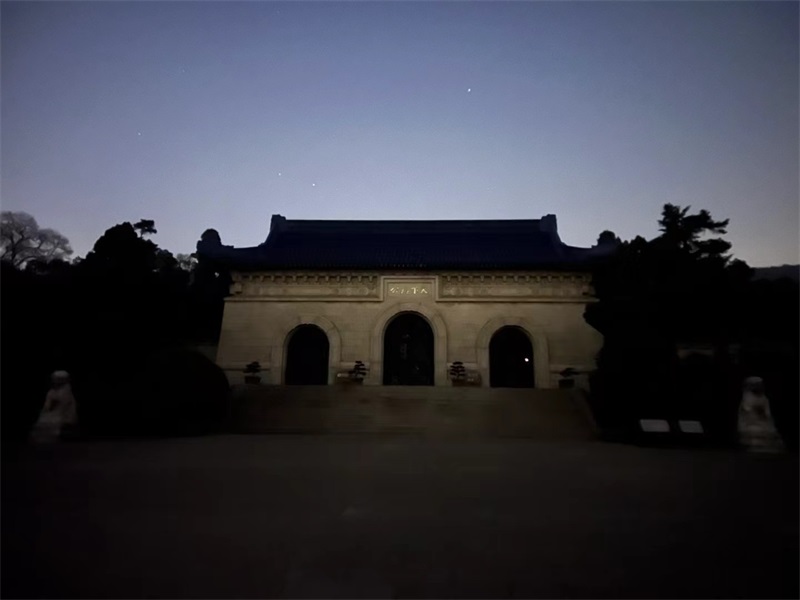 投促中国创始人吴永豪一行赴江苏省南京市玄武区紫金山南麓全国第一批重点文物保护单位中山陵参观学习