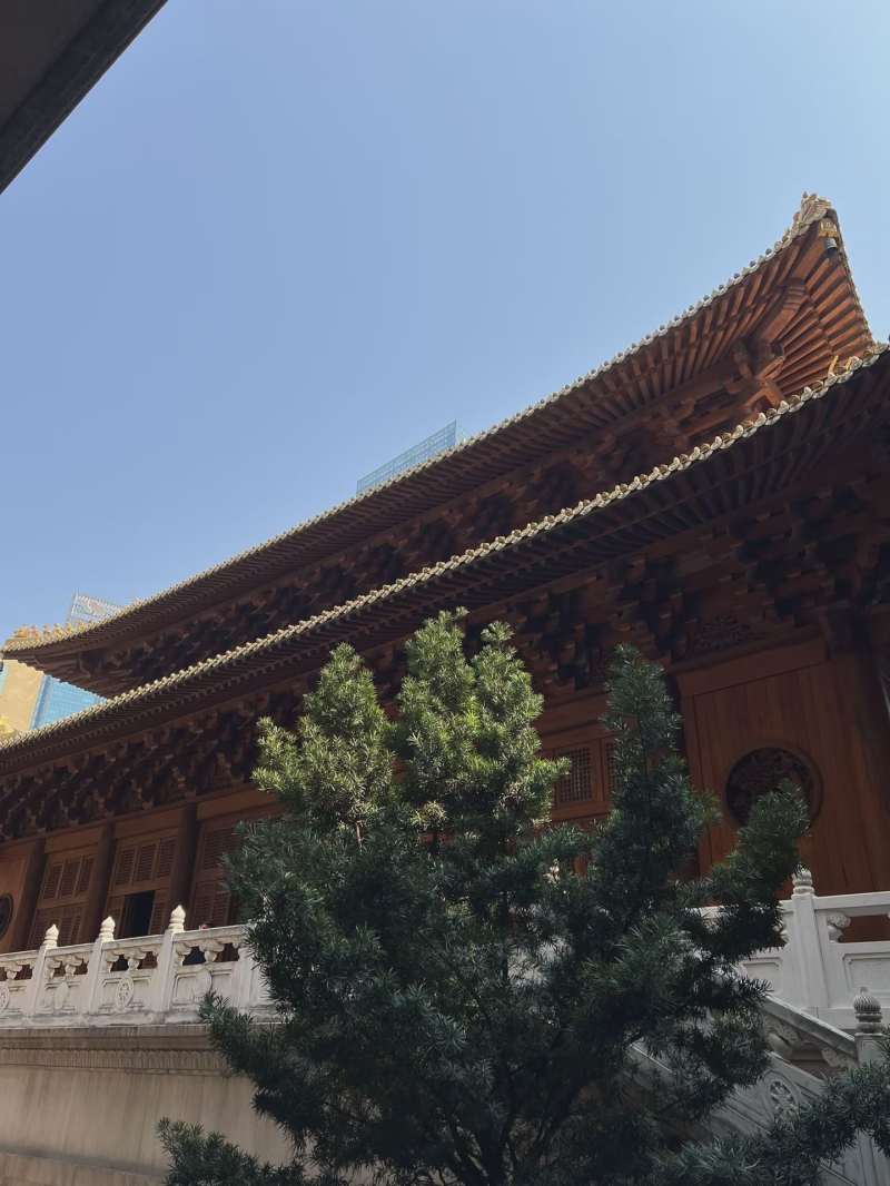 投促中国创始人吴永豪一行赴上海市静安区静安寺参观学习