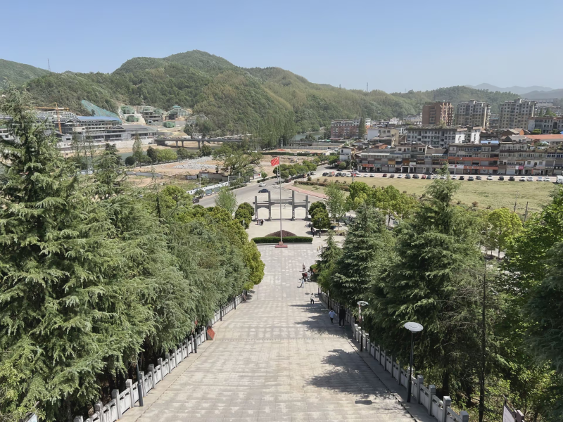 投促中国创始人吴永豪一行赴安徽省六安市金寨县红军广场参观学习