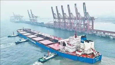 四十万吨船舶常态化满载靠泊