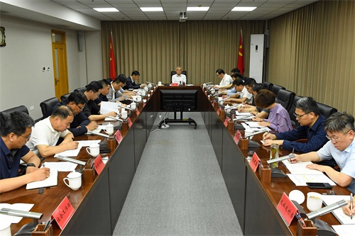 区委树立和践行正确政绩观学习教育交流研讨暨区委理论学习中心组举行集体学习